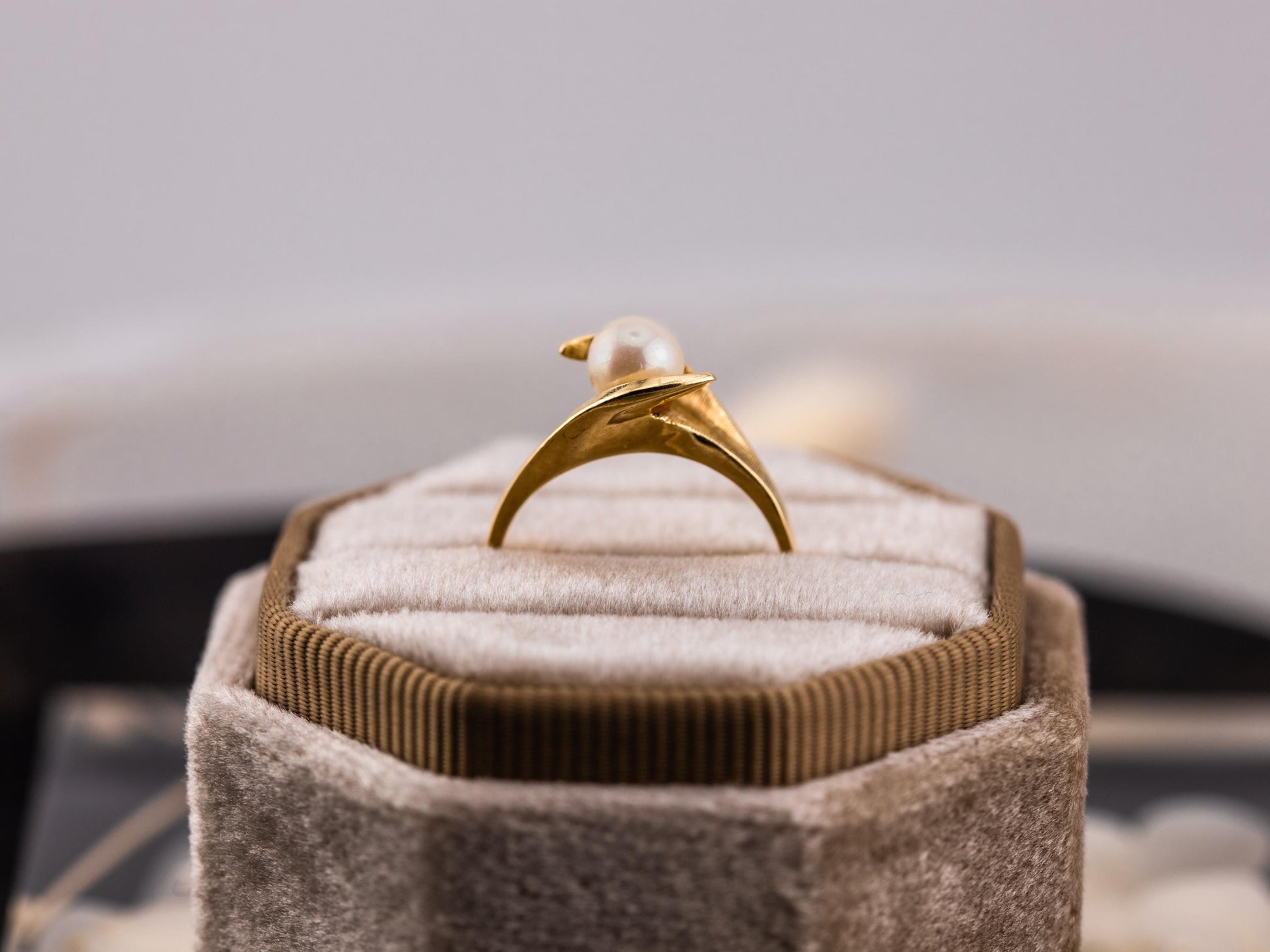 Vintage pearl ring 14k solid gold