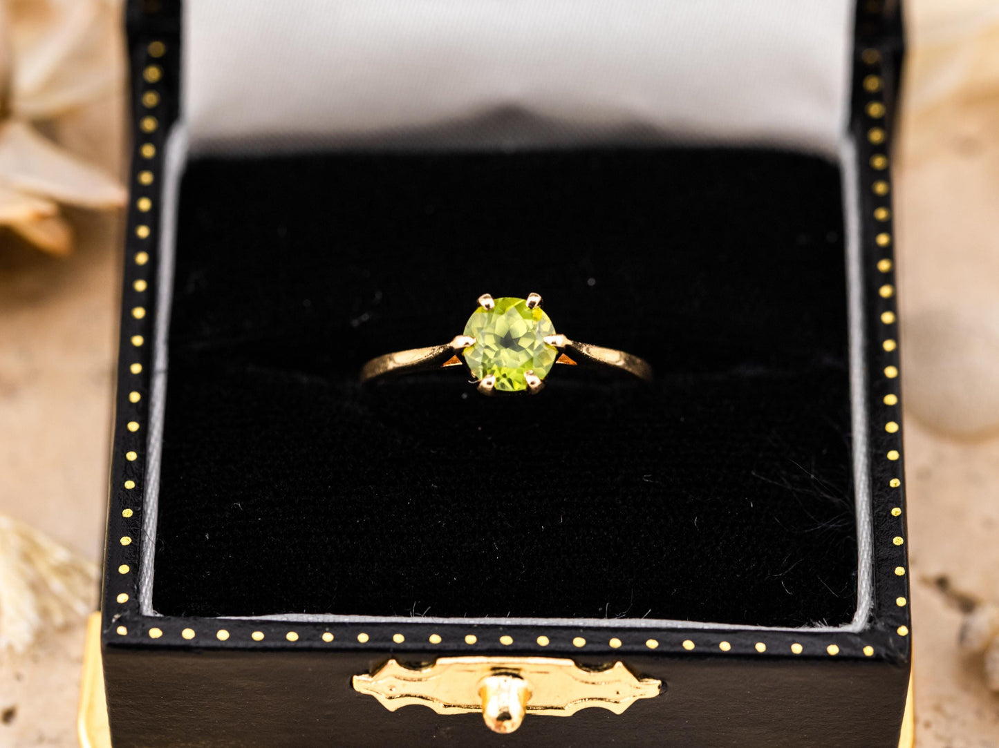 Vintage peridot ring 14kt solid gold