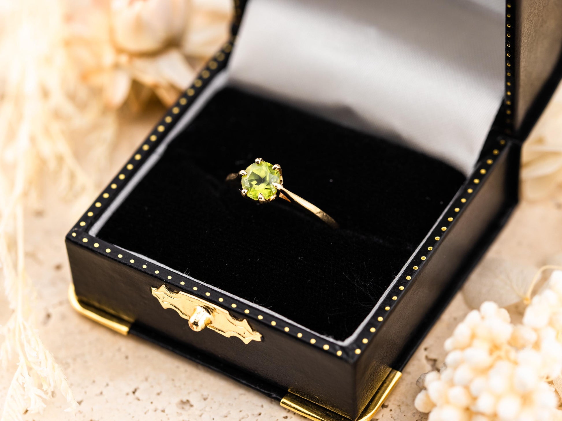 Vintage peridot ring 14kt solid gold