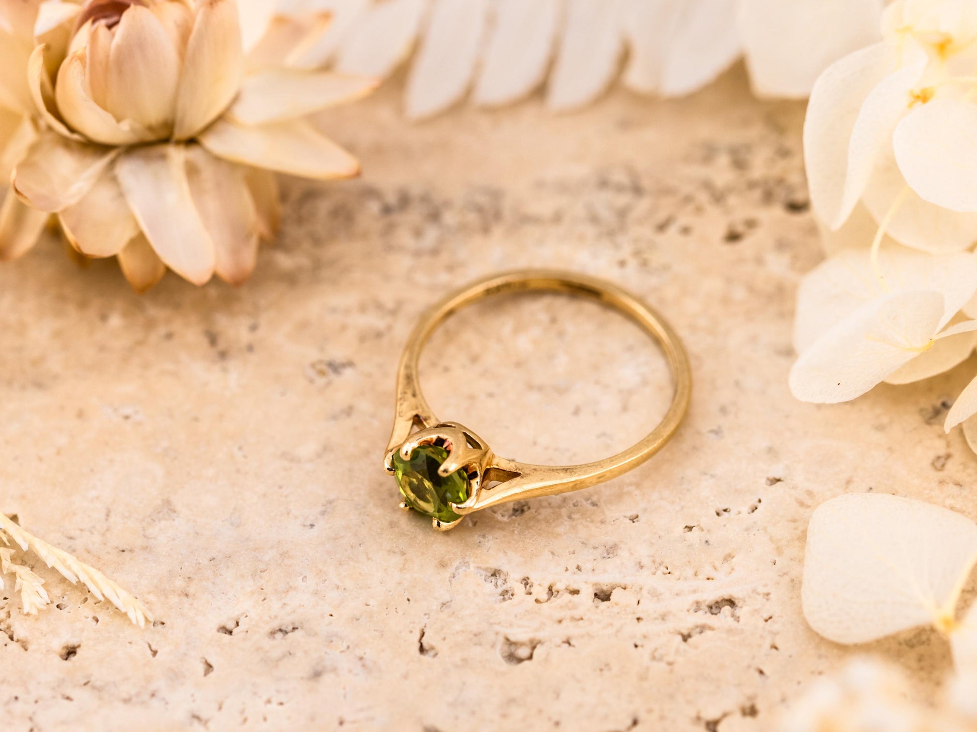 Vintage peridot ring 14kt solid gold