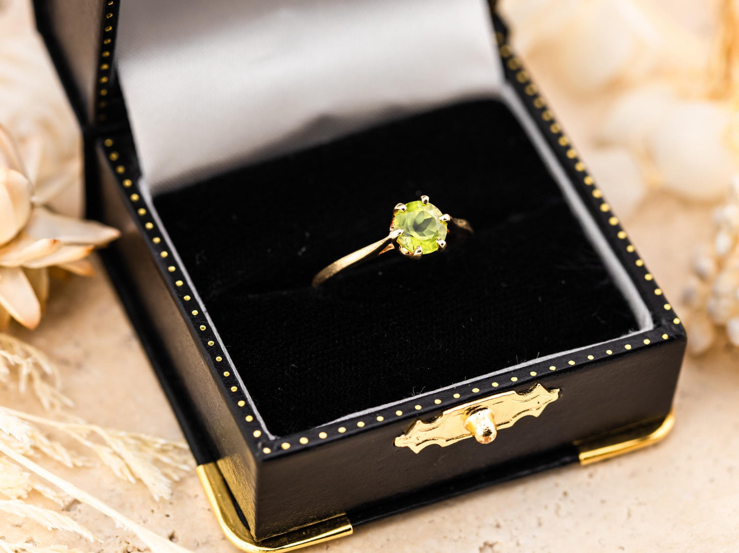 Vintage peridot ring 14kt solid gold