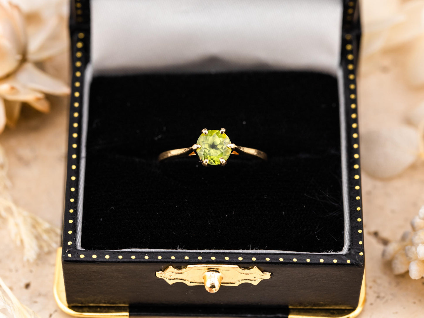 Vintage peridot ring 14kt solid gold