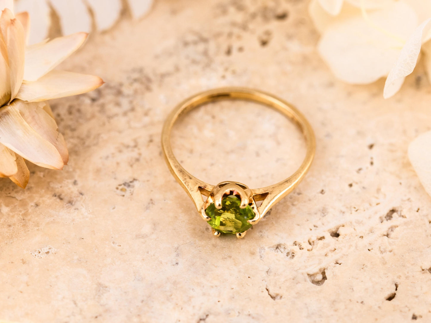 Vintage peridot ring 14kt solid gold