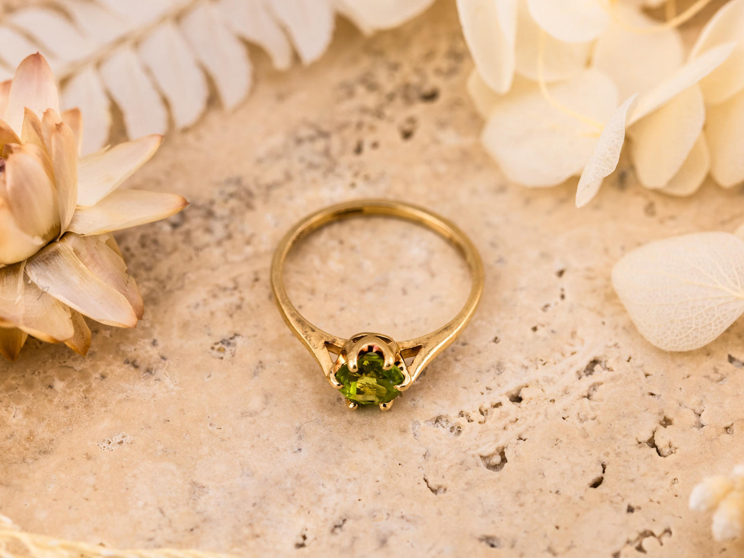 Vintage peridot ring 14kt solid gold