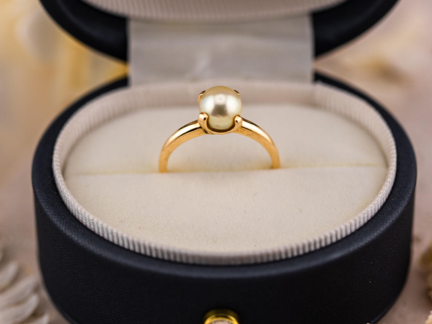 Vintage pearl ring 14k solid gold