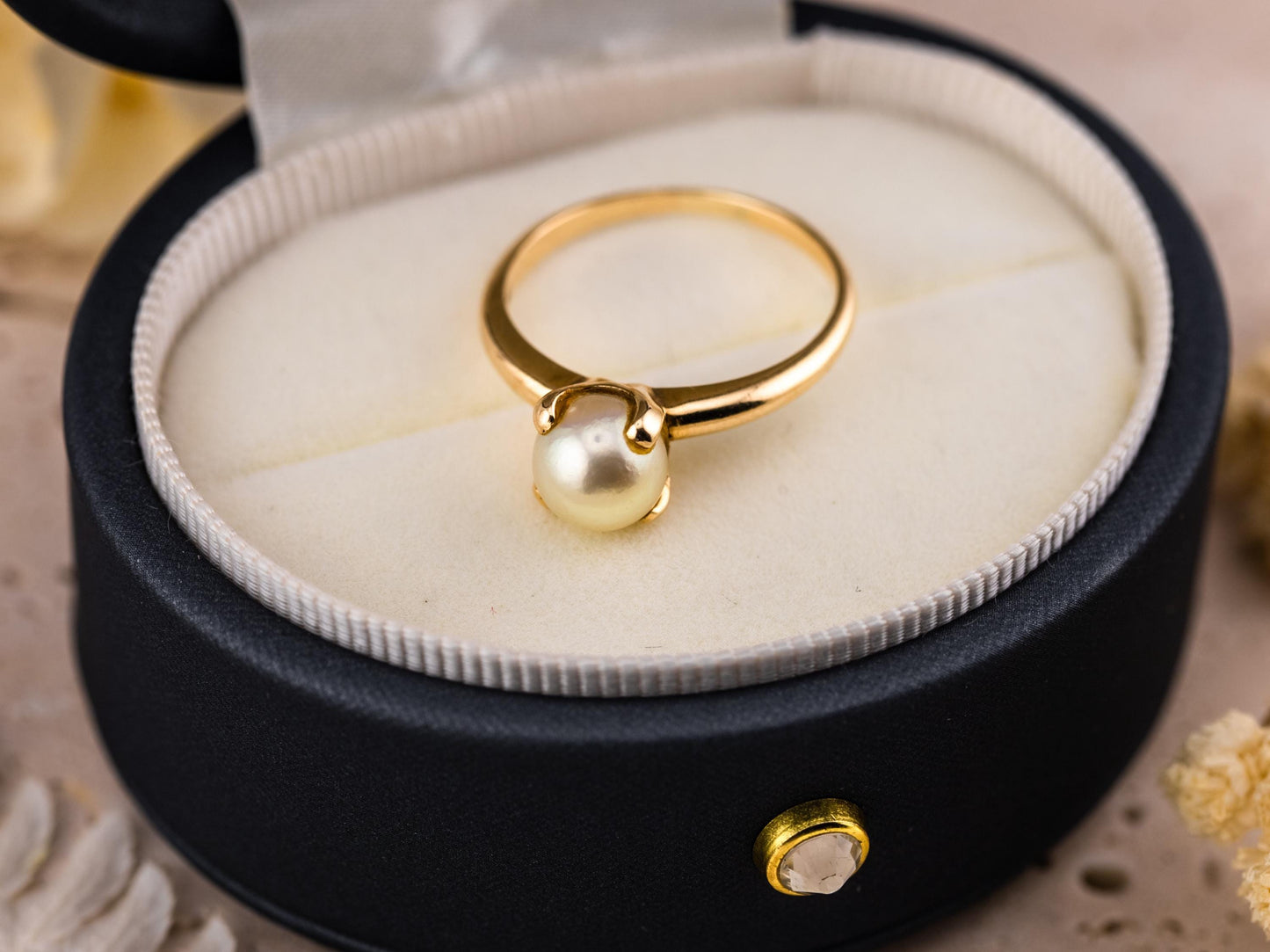 Vintage pearl ring 14k solid gold