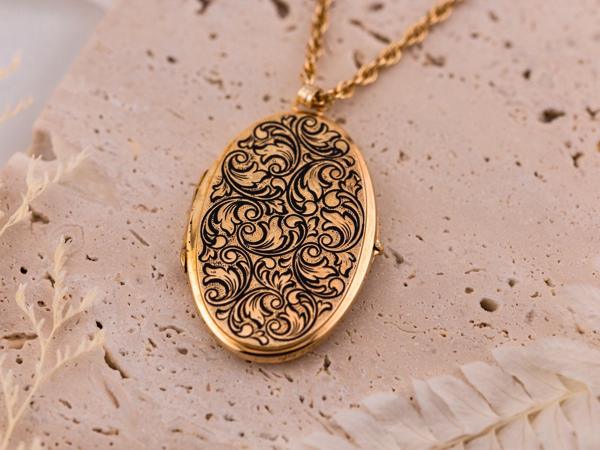 Large vintage locket oval photo locket