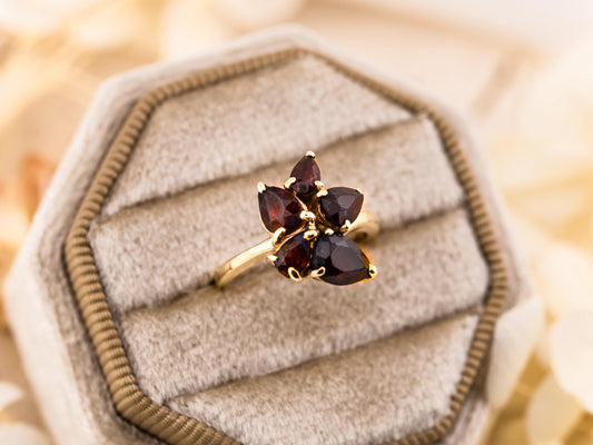 Vintage Garnet ring flower ring 14k solid gold ring January Birthstone ring