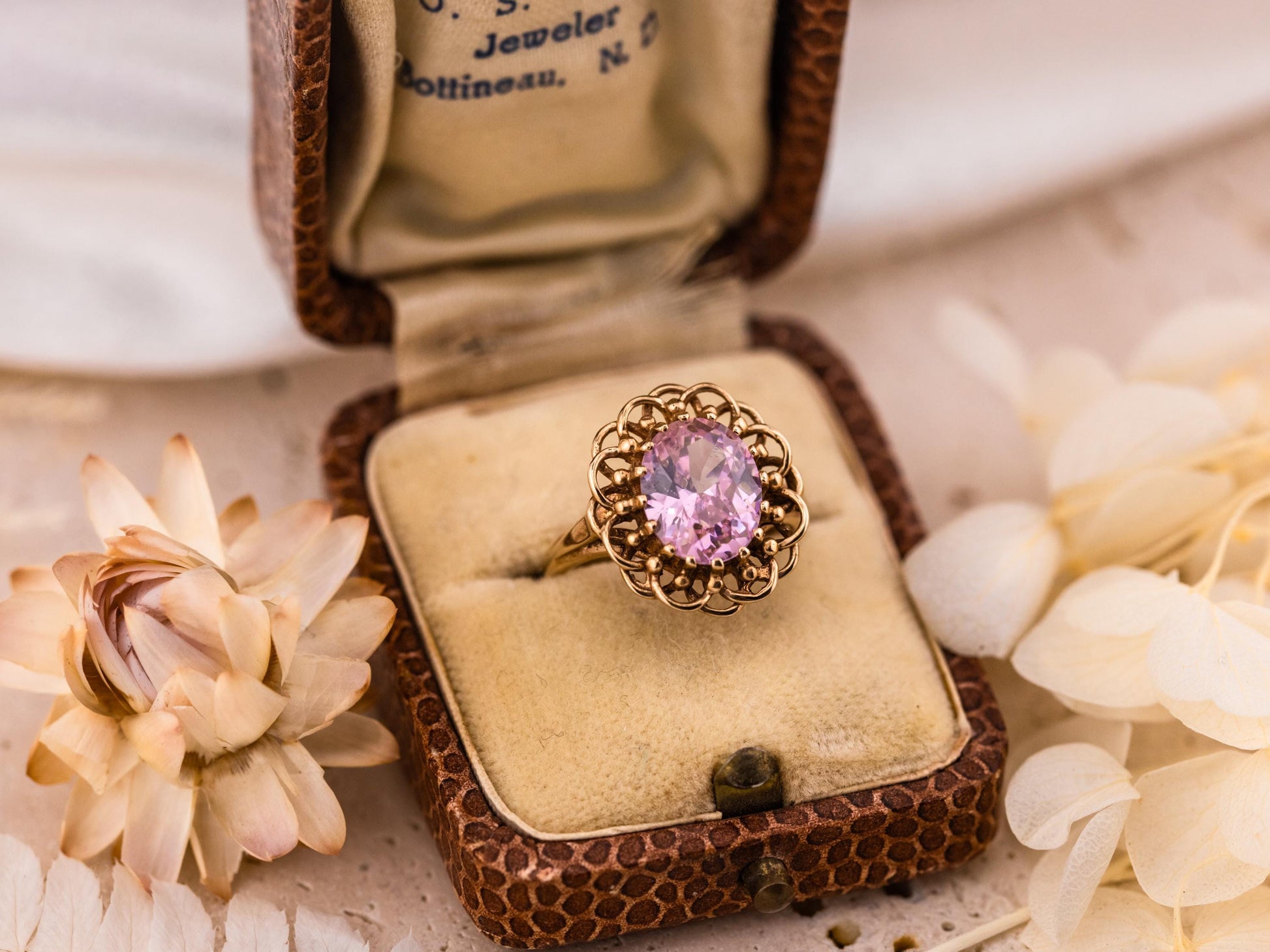 Vintage pink oval ring 10k solid gold