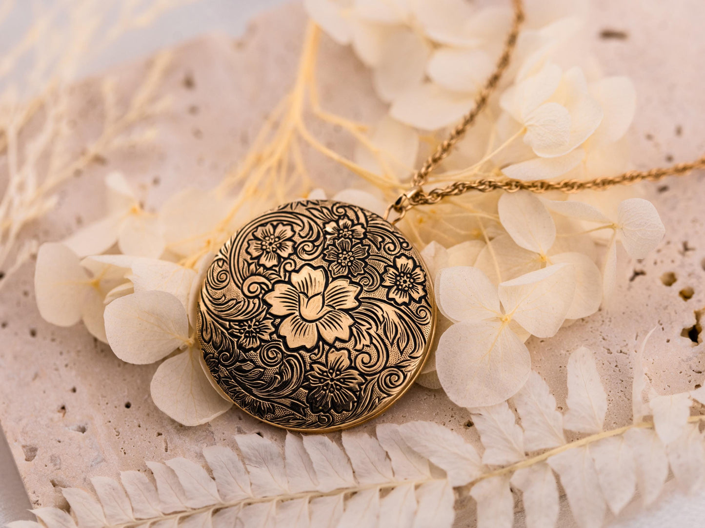 Vintage locket necklace photo locket round