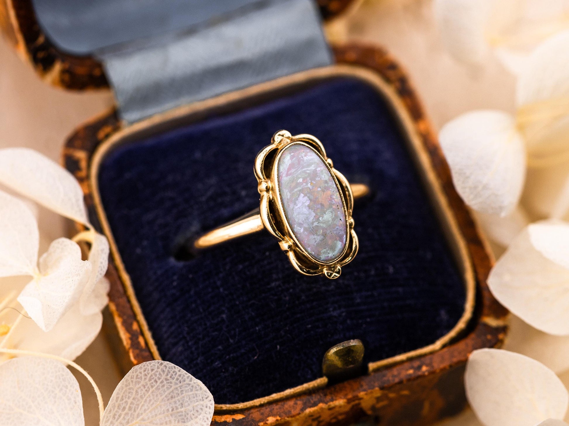 Vintage opal ring oval opal sing 14k solid yellow gold