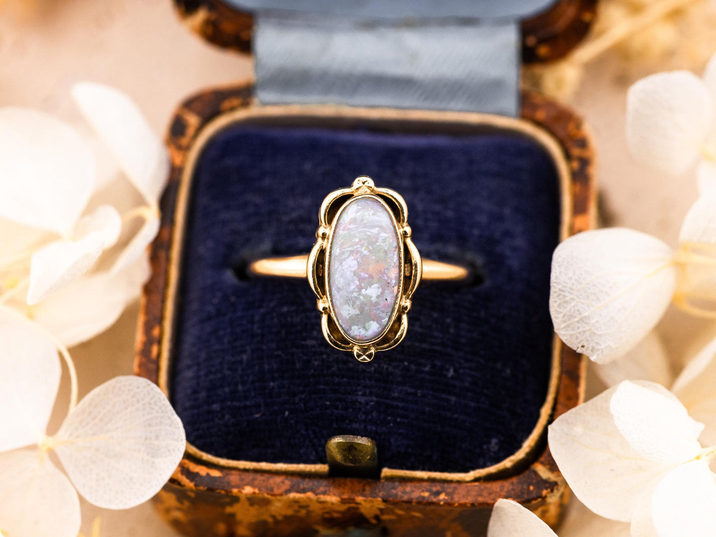 Vintage opal ring oval opal sing 14k solid yellow gold