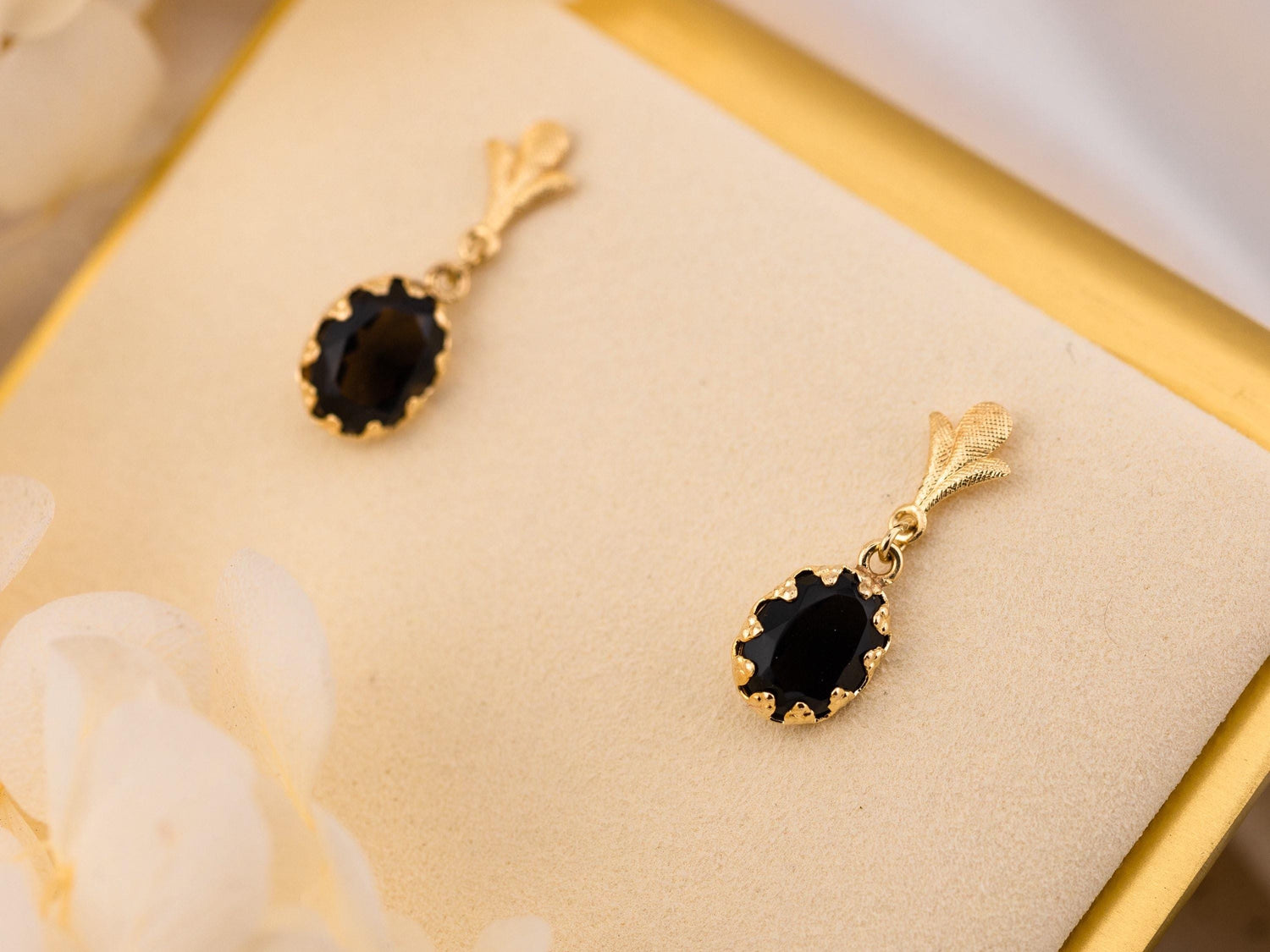 Vintage earrings drop oval black Agate Onyx earrings 14k solid yellow gold