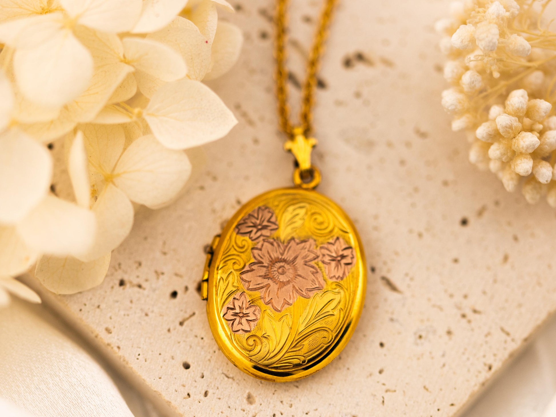 Vintage locket photo locket oval yellow gold