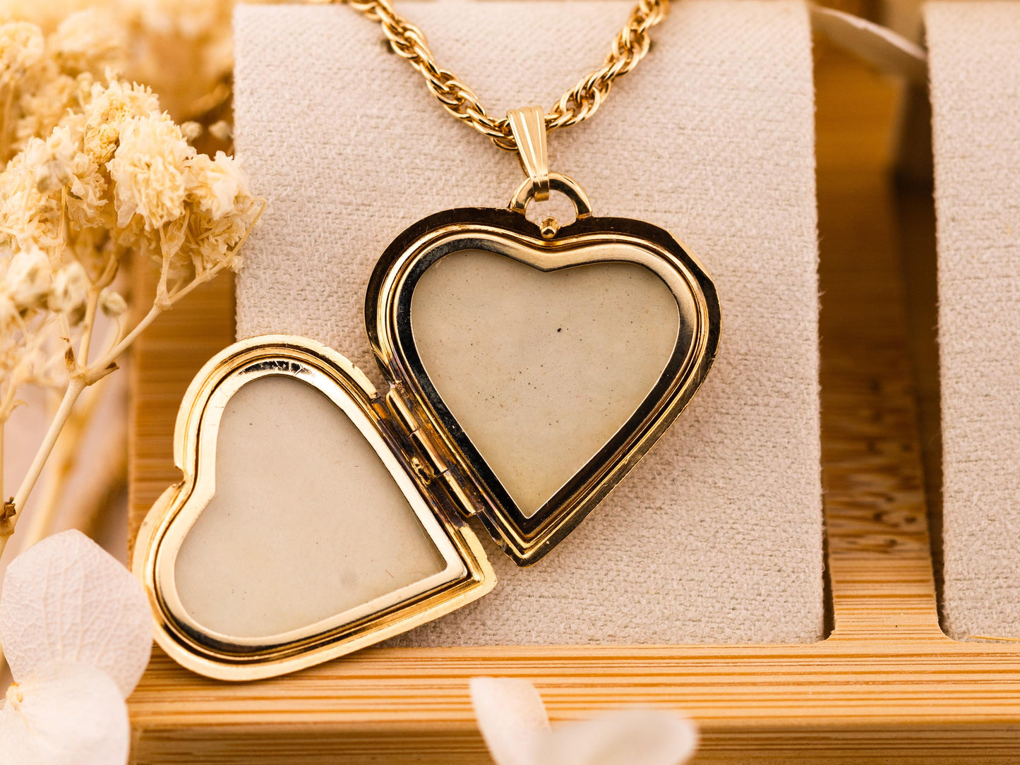 Vintage heart locket photo locket pendant yellow gold necklace