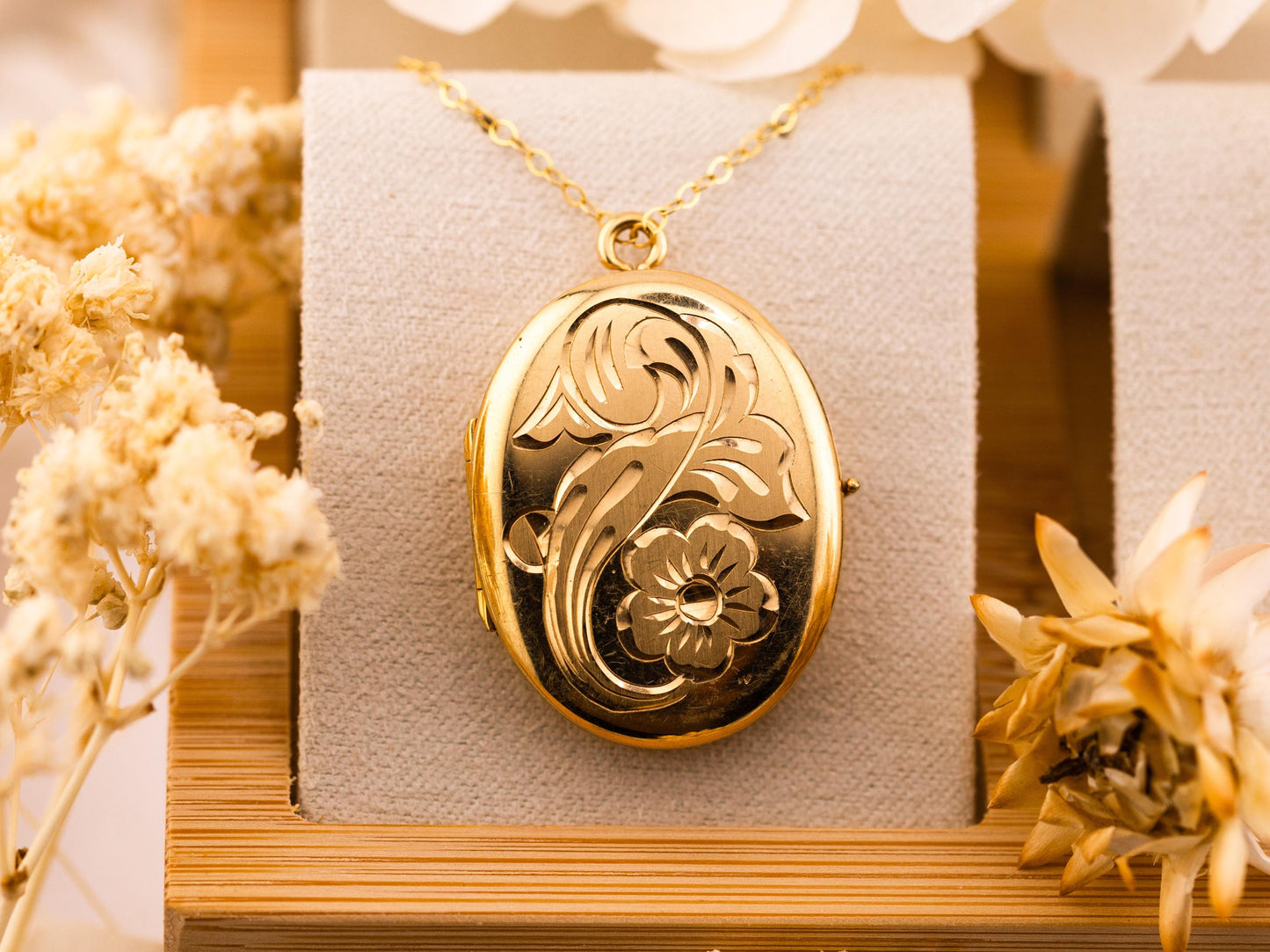 Vintage oval locket photo locket 4 photos 14k yellow gold filled floral engraved