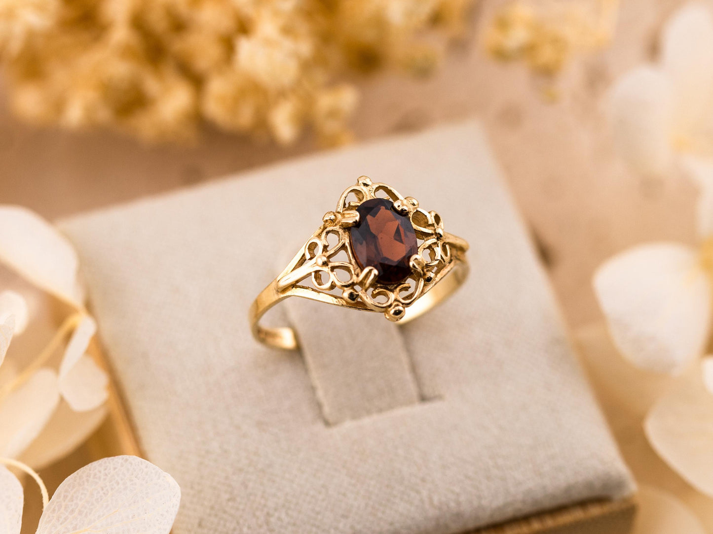 Vintage garnet ring filigree art deco ring solid yellow gold