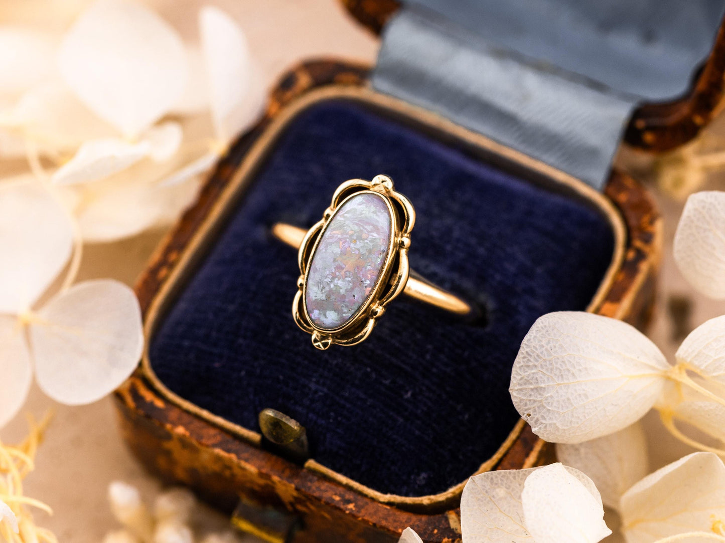 Vintage opal ring oval opal sing 14k solid yellow gold