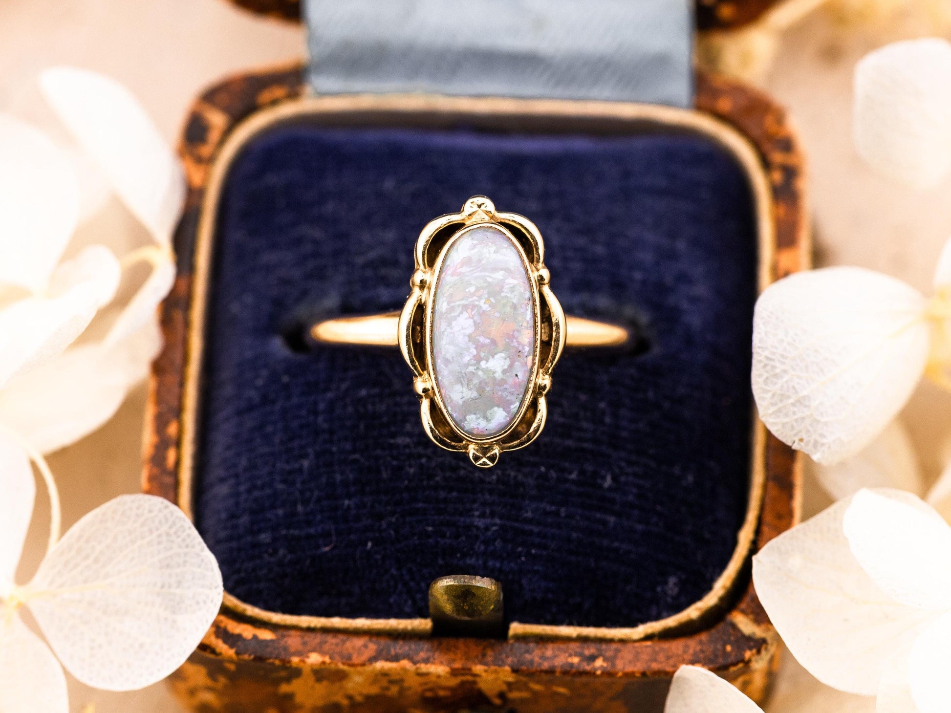 Vintage opal ring oval opal sing 14k solid yellow gold