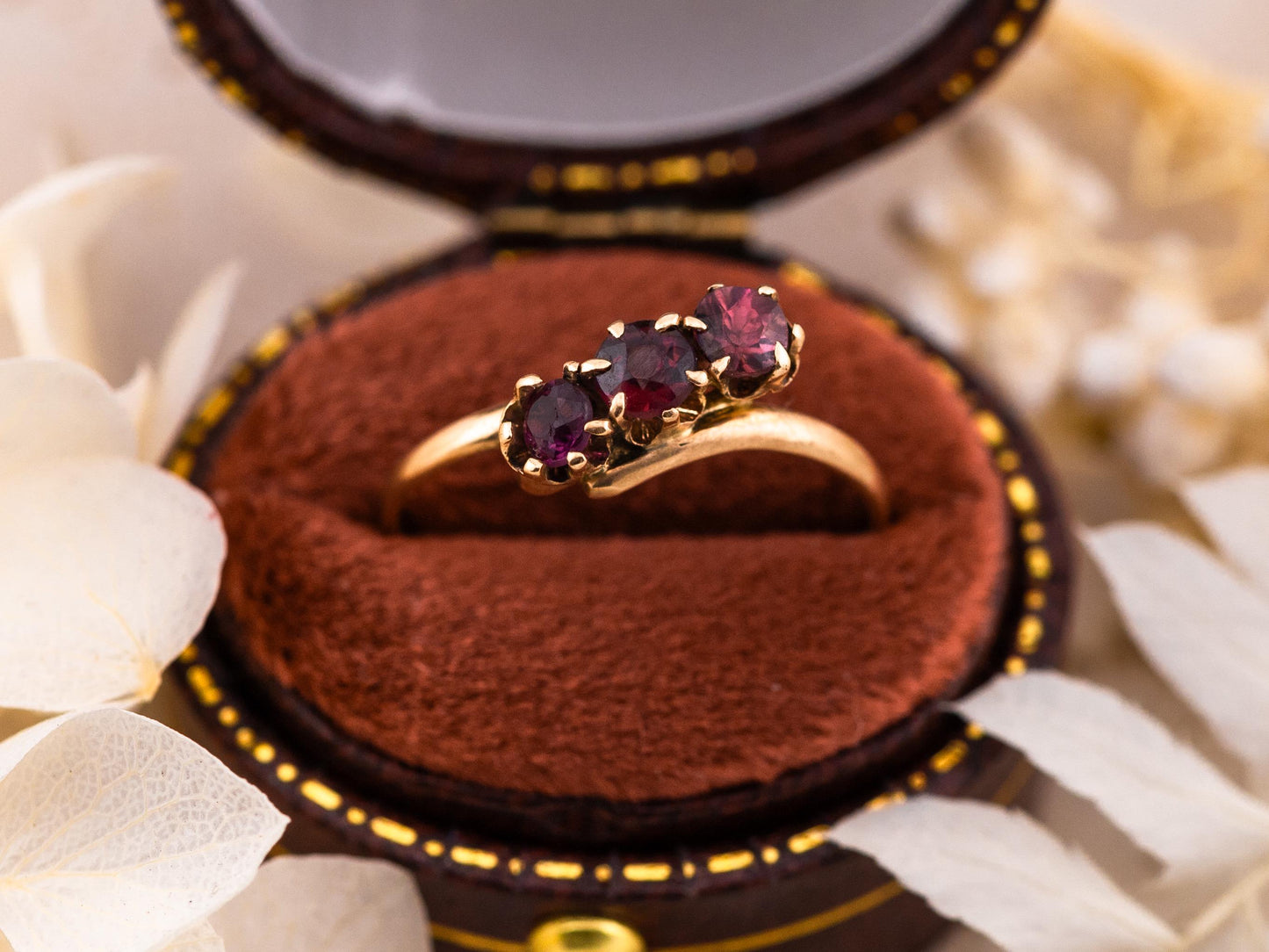 Vintage garnet ring three stone Victorian ring January birthstone ring 10k solid yellow gold ring