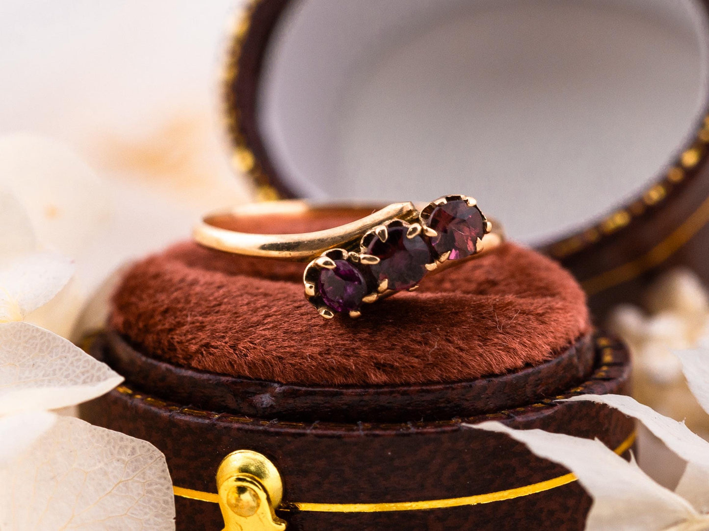 Vintage garnet ring three stone Victorian ring January birthstone ring 10k solid yellow gold ring