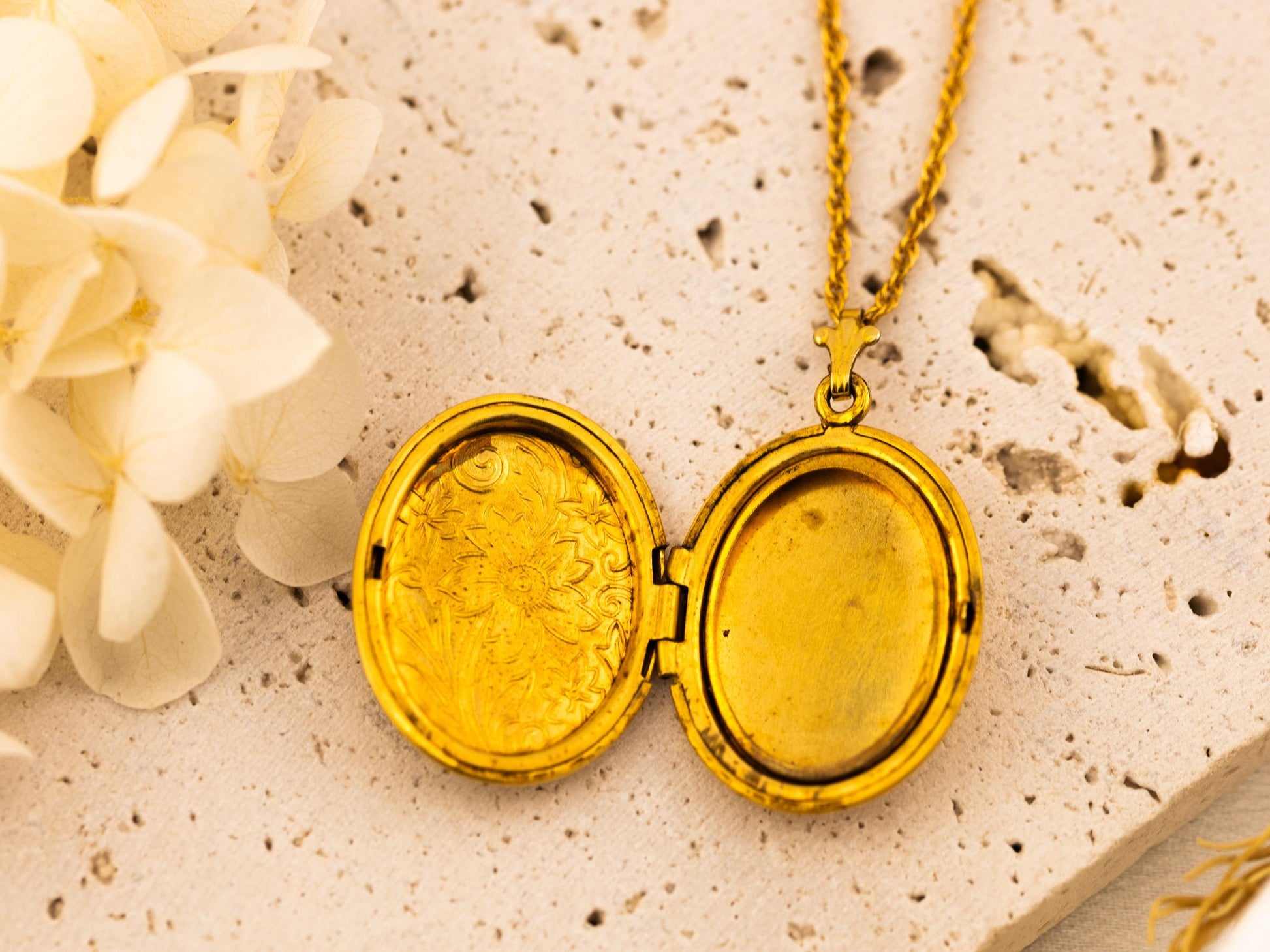 Vintage locket photo locket oval yellow gold